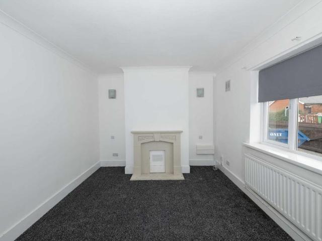 4 bedroom end of terrace house to rent