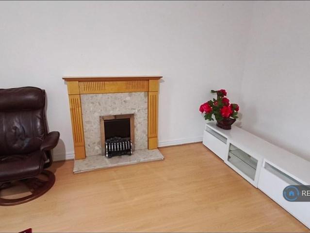 4 bedroom end of terrace house to rent