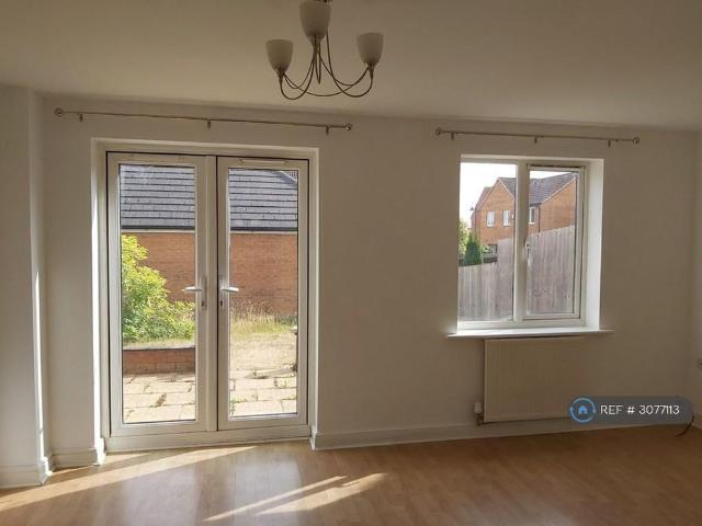 4 bedroom end of terrace house to rent