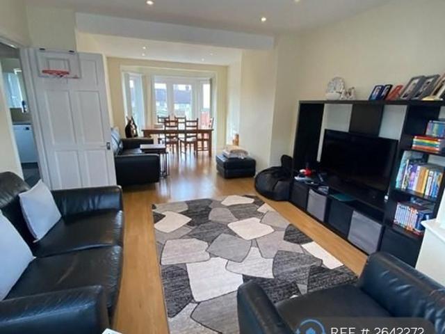 4 bedroom end of terrace house to rent
