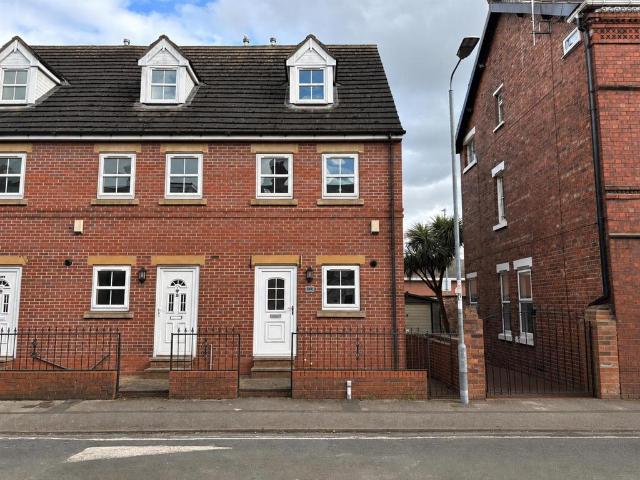 4 bedroom end of terrace house to rent
