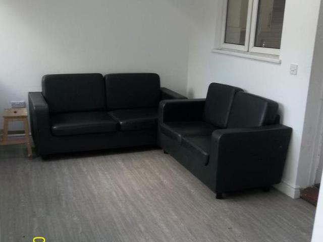 4 bedroom end of terrace house to rent