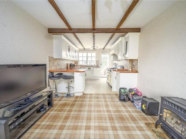 4 bedroom semi detached house to rent