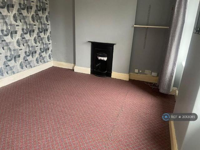 4 bedroom end of terrace house to rent