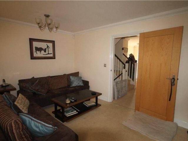 4 bedroom end of terrace house to rent