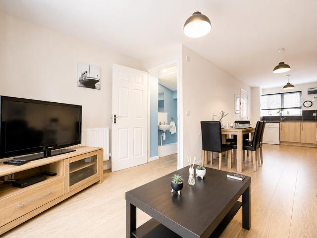 4 bedroom end of terrace house to rent