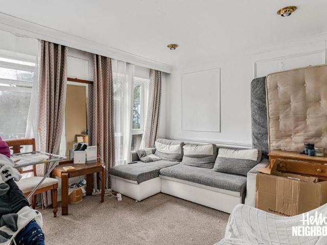 4 bedroom end of terrace house to rent