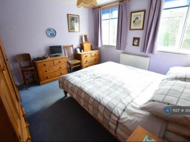 4 bedroom end of terrace house to rent