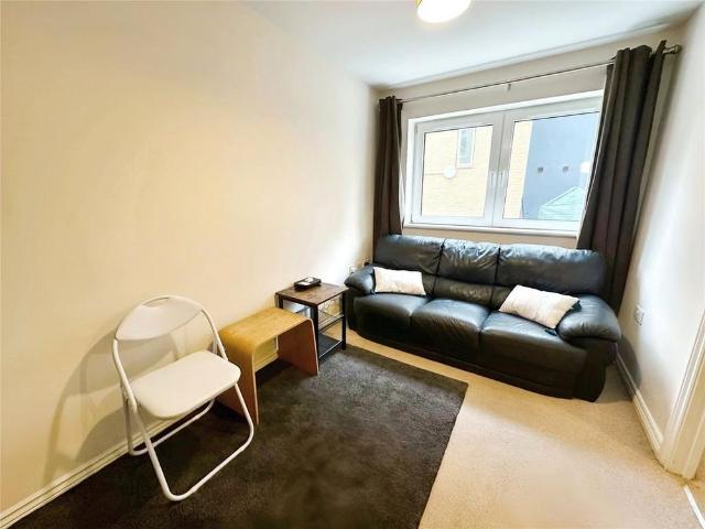 4 bedroom end of terrace house to rent