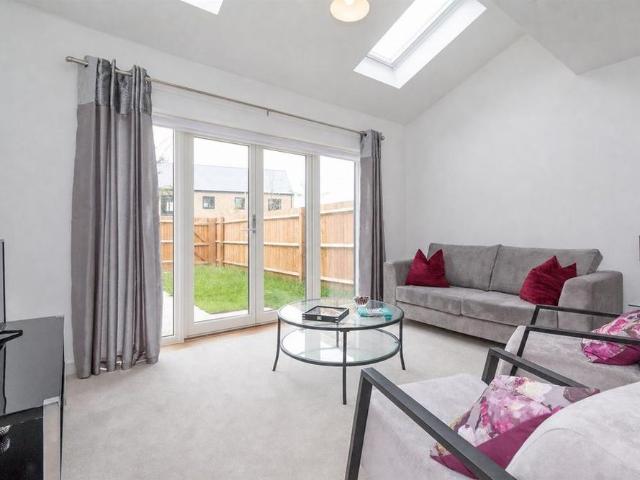 4 bedroom end of terrace house to rent