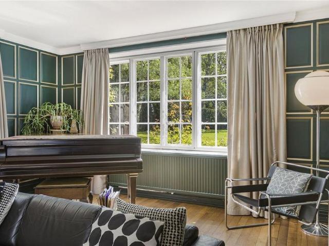 4 bedroom end of terrace house to rent