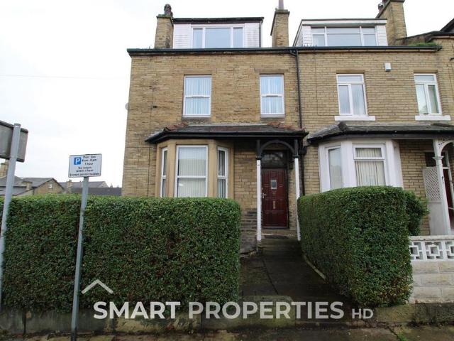 4 bedroom end of terrace house to rent