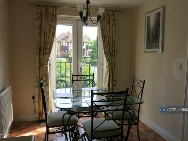 4 bedroom end of terrace house to rent