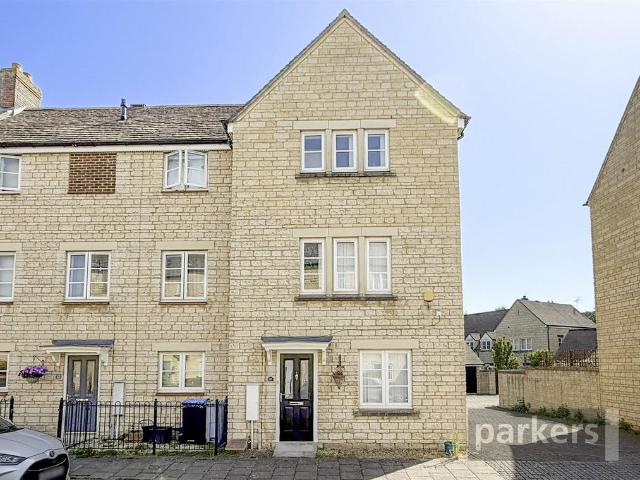 4 bedroom end of terrace house to rent