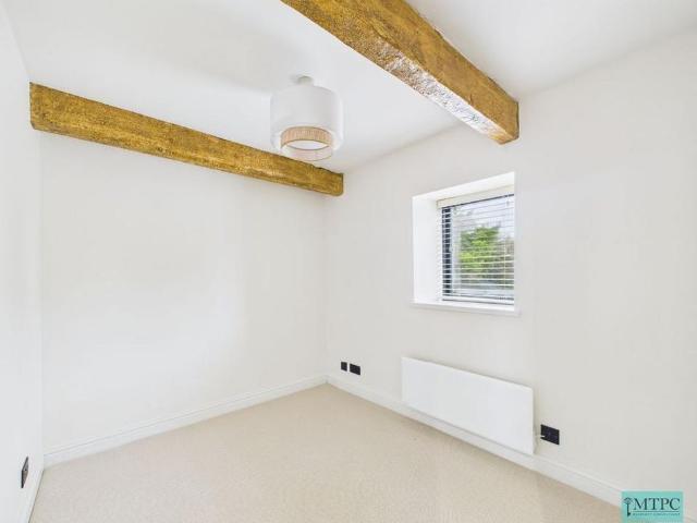 4 bedroom end of terrace house to rent