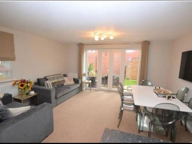 4 bedroom end of terrace house to rent