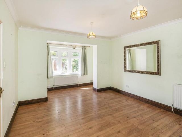 4 bedroom end of terrace house to rent