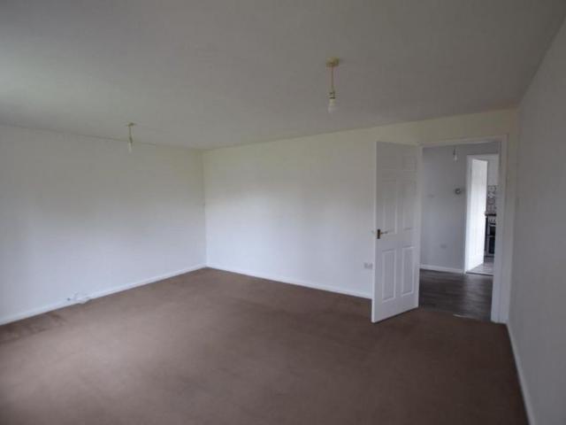 4 bedroom end of terrace house to rent