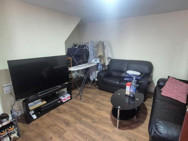 4 bedroom end of terrace house to rent