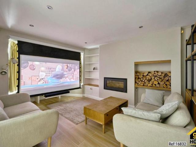 4 bedroom end of terrace house to rent