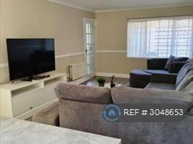 4 bedroom end of terrace house to rent