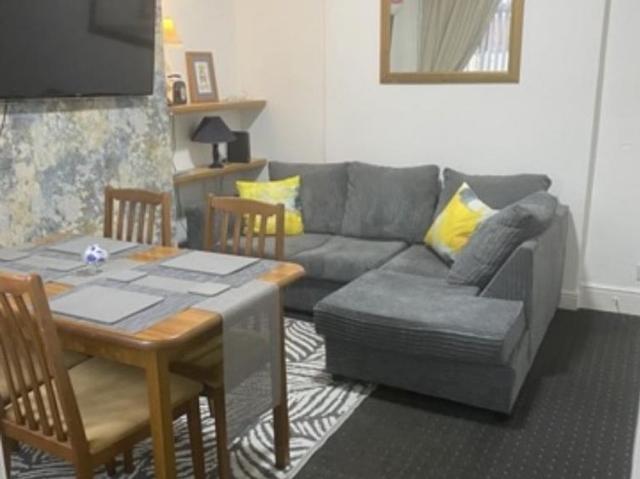 4 bedroom end of terrace house to rent