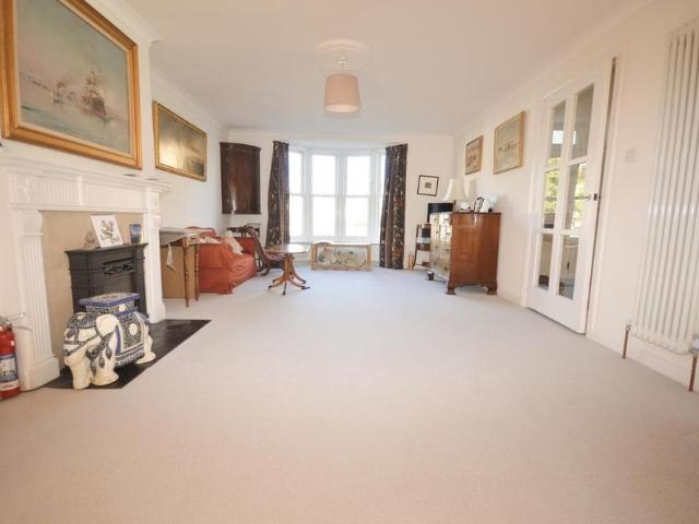 4 bedroom end of terrace house to rent