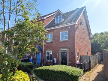 4 bedroom end of terrace house to rent