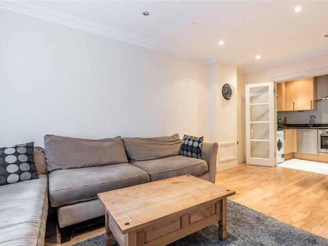 4 bedroom end of terrace house to rent