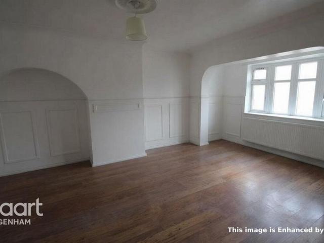 4 bedroom end of terrace house to rent