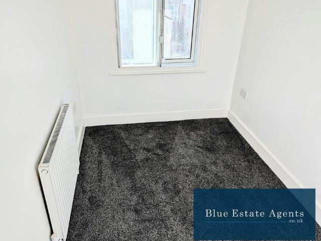 4 bedroom end of terrace house to rent