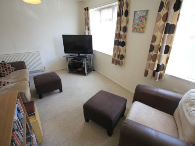 4 bedroom end of terrace house to rent