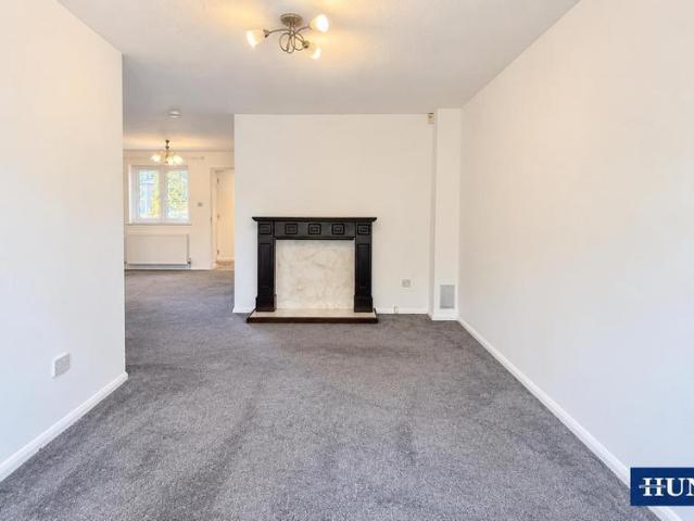 4 bedroom end of terrace house to rent