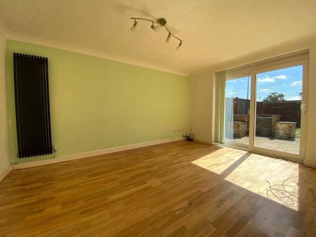 4 bedroom end of terrace house to rent