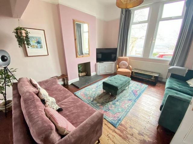 4 bedroom end of terrace house to rent