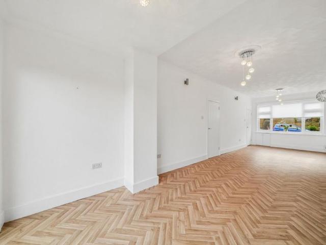 4 bedroom end of terrace house to rent