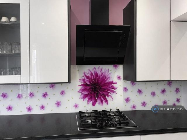 4 bedroom end of terrace house to rent