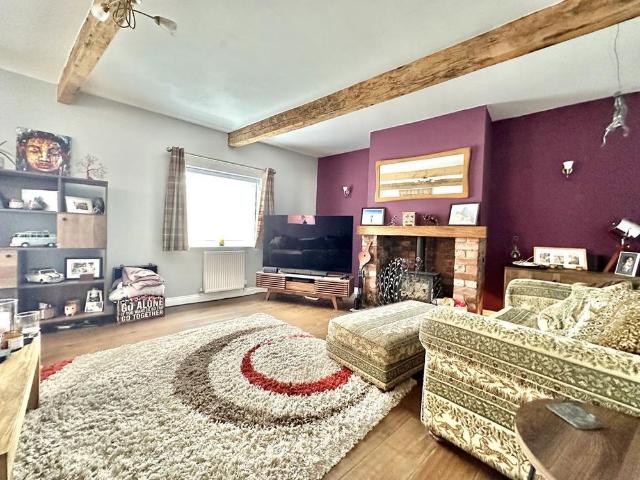 4 bedroom end of terrace house to rent