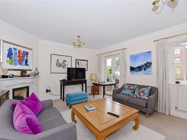 4 bedroom end of terrace house to rent