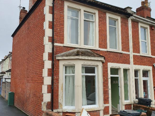 4 bedroom end of terrace house to rent