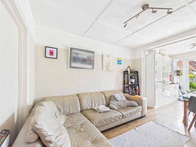 4 bedroom end of terrace house to rent