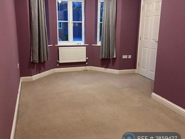 4 bedroom end of terrace house to rent