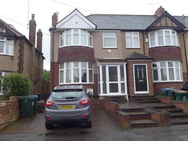 4 bedroom end of terrace house to rent