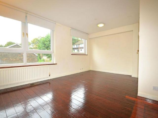 4 bedroom end of terrace house to rent