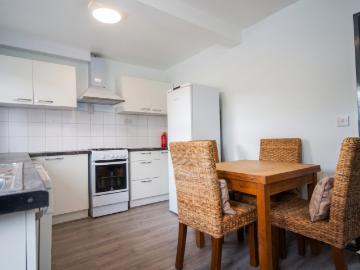 4 bedroom end of terrace house to rent