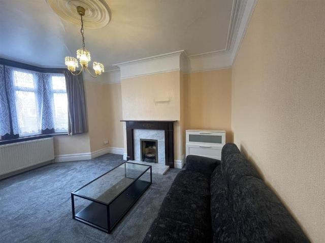4 bedroom end of terrace house to rent