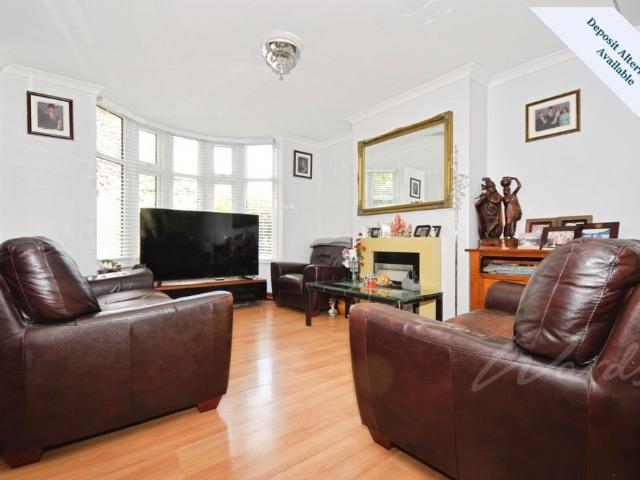 4 bedroom end of terrace house to rent