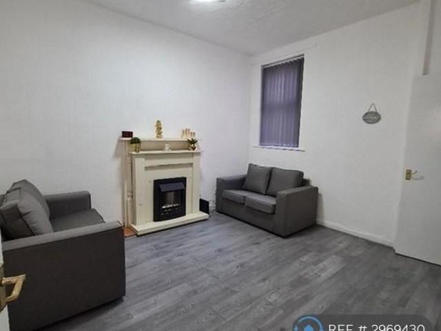 4 bedroom end of terrace house to rent