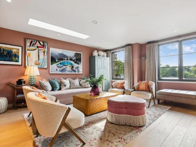 4 bedroom end of terrace house to rent