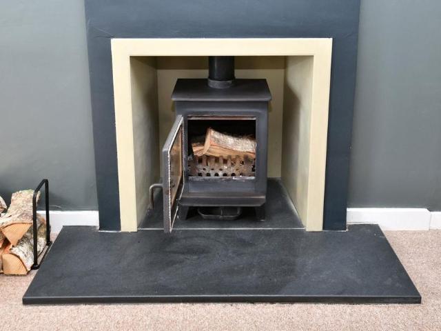 4 bedroom end of terrace house to rent